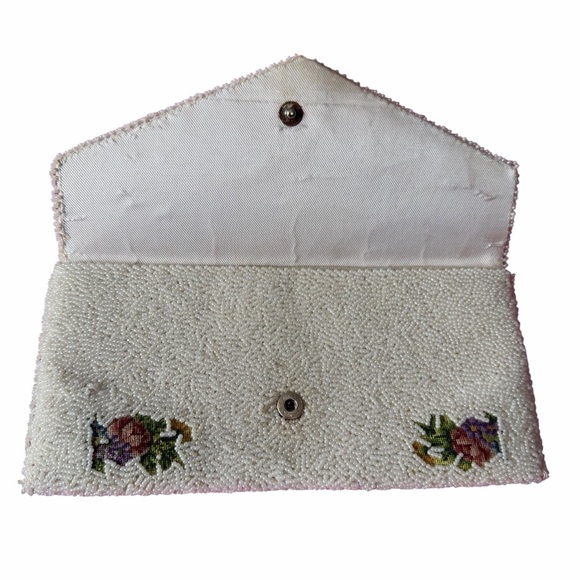 Vintage 1950-60’s White Beaded Floral Embroidery Clutch Purse